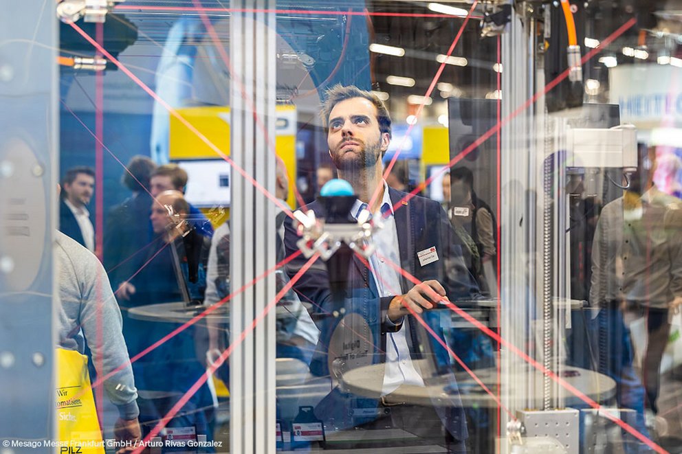 Foto von einem Messebesucher auf der SPS