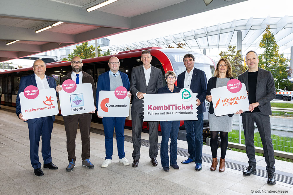 Foto von Messeveranstaltern in Nürnberg mit dem Verkehrsverbund Großraum Nürnberg